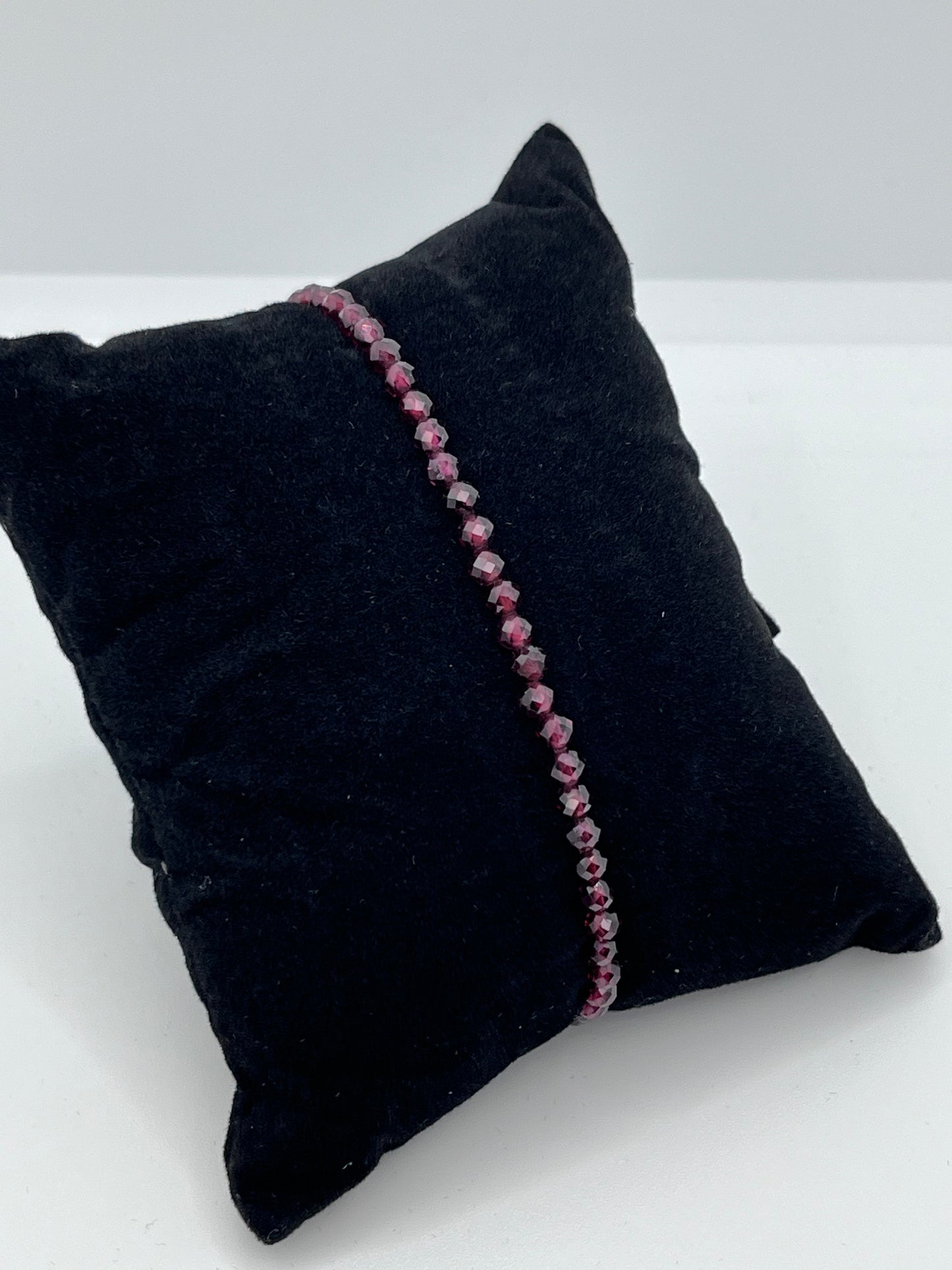 Granat facet armbånd