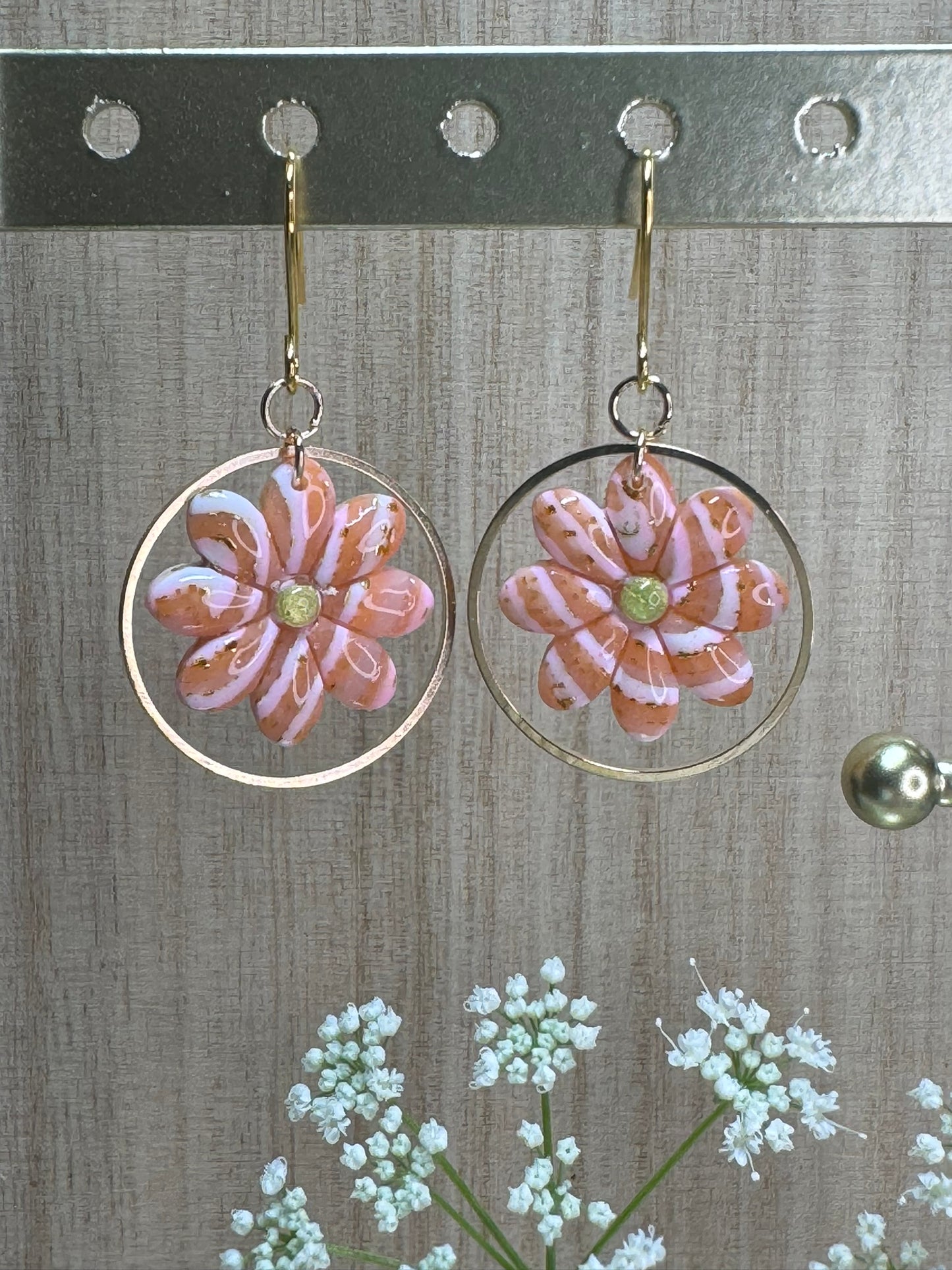 Bellis dangle
