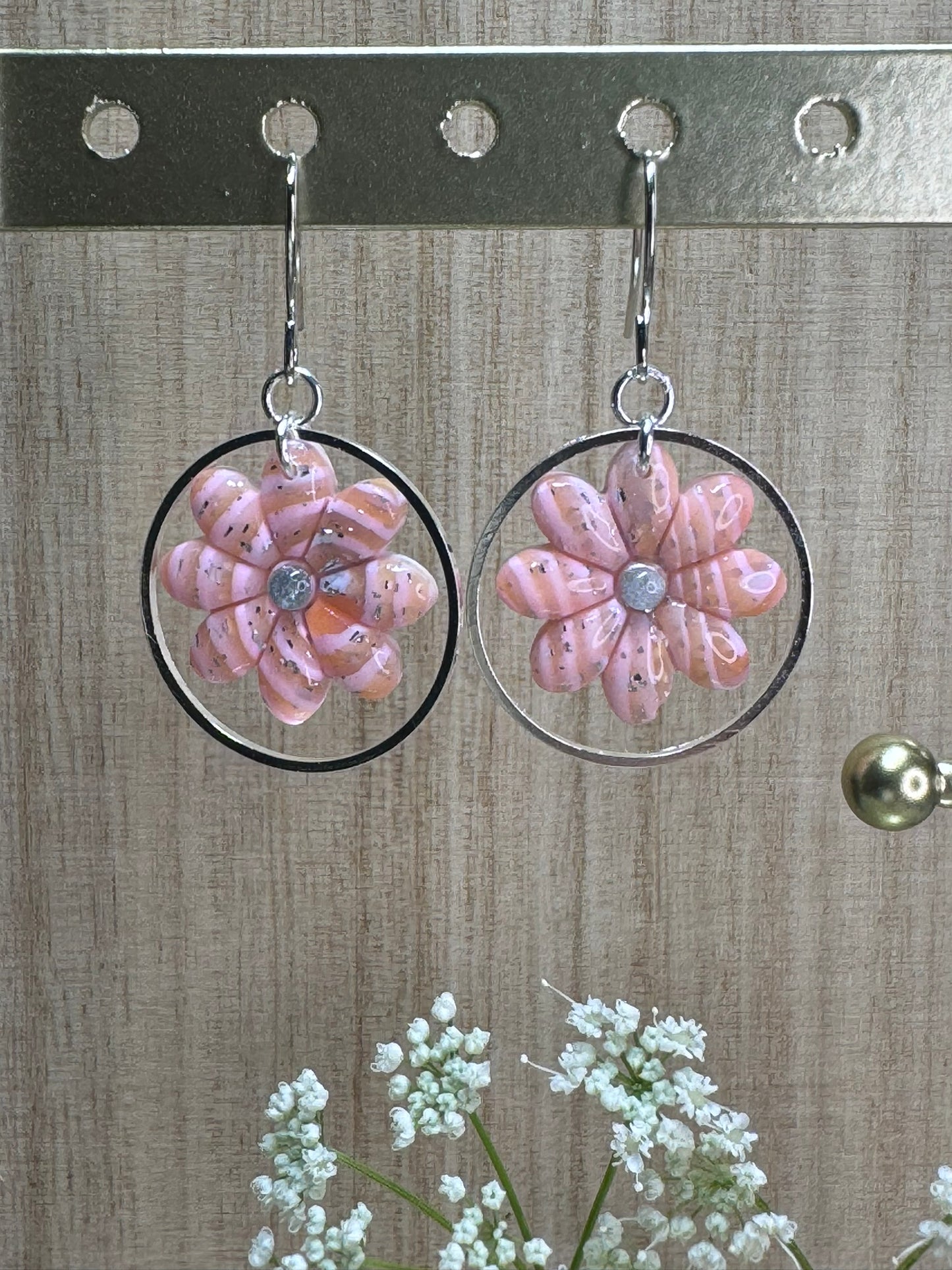 Bellis dangle