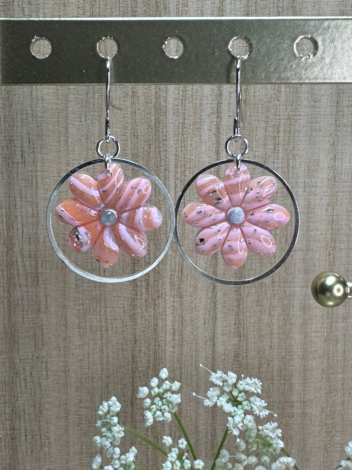 Bellis dangle