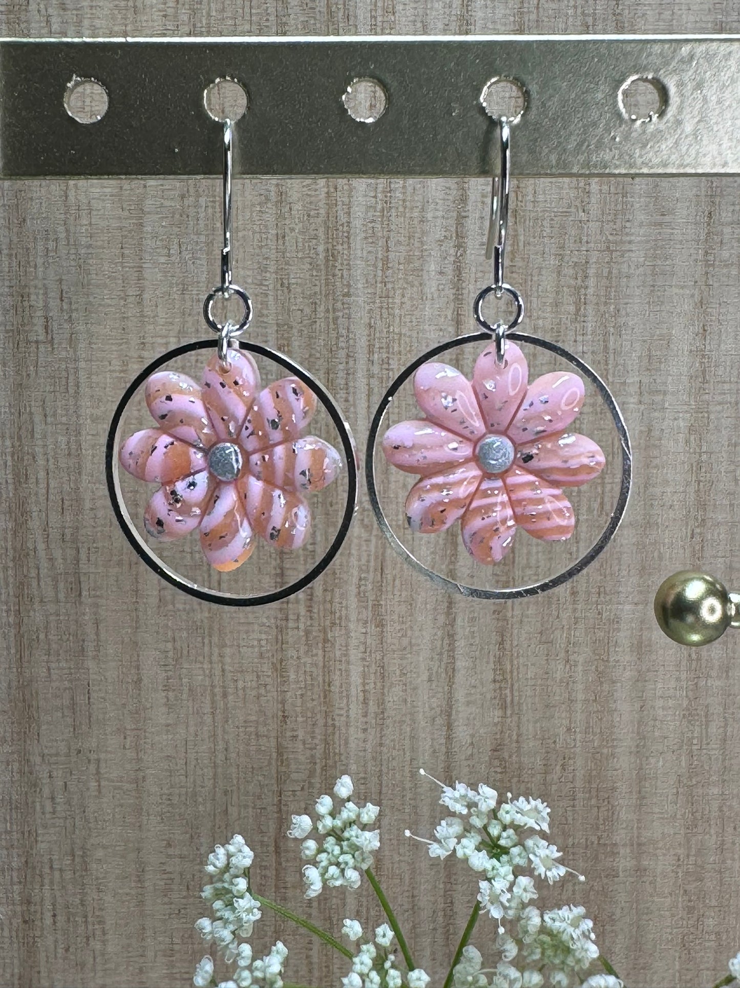 Bellis dangle