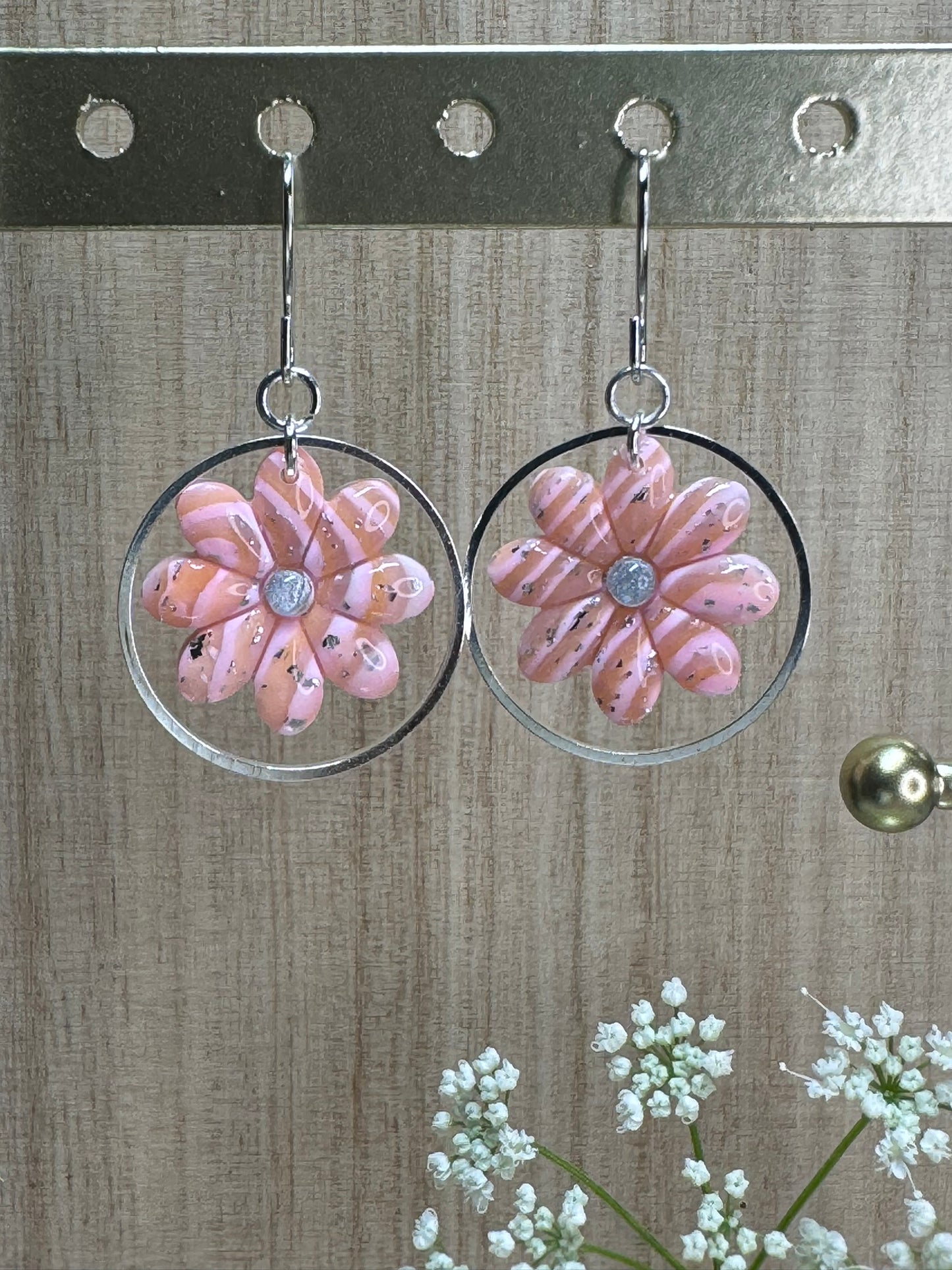 Bellis dangle