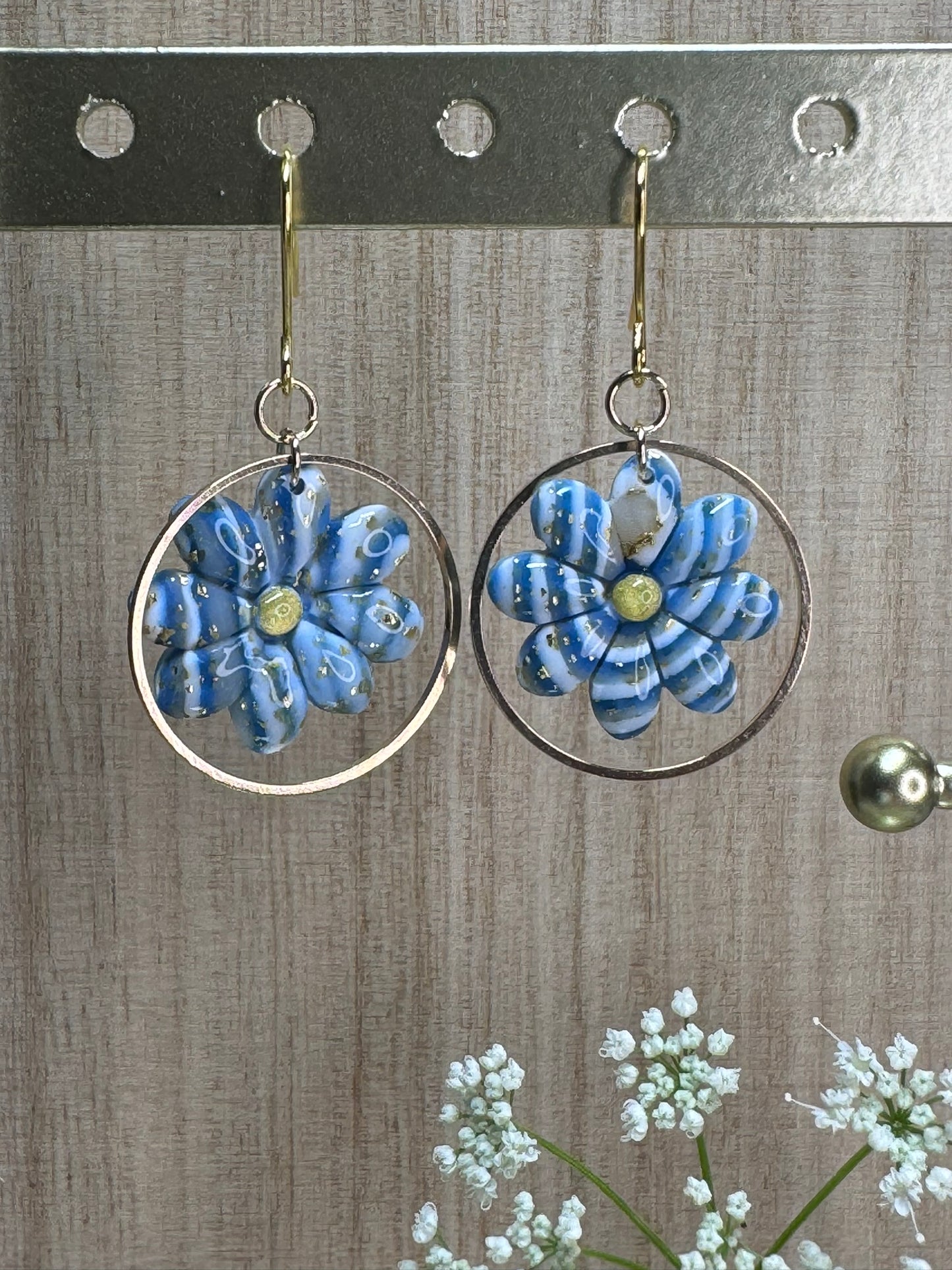 Bellis dangle