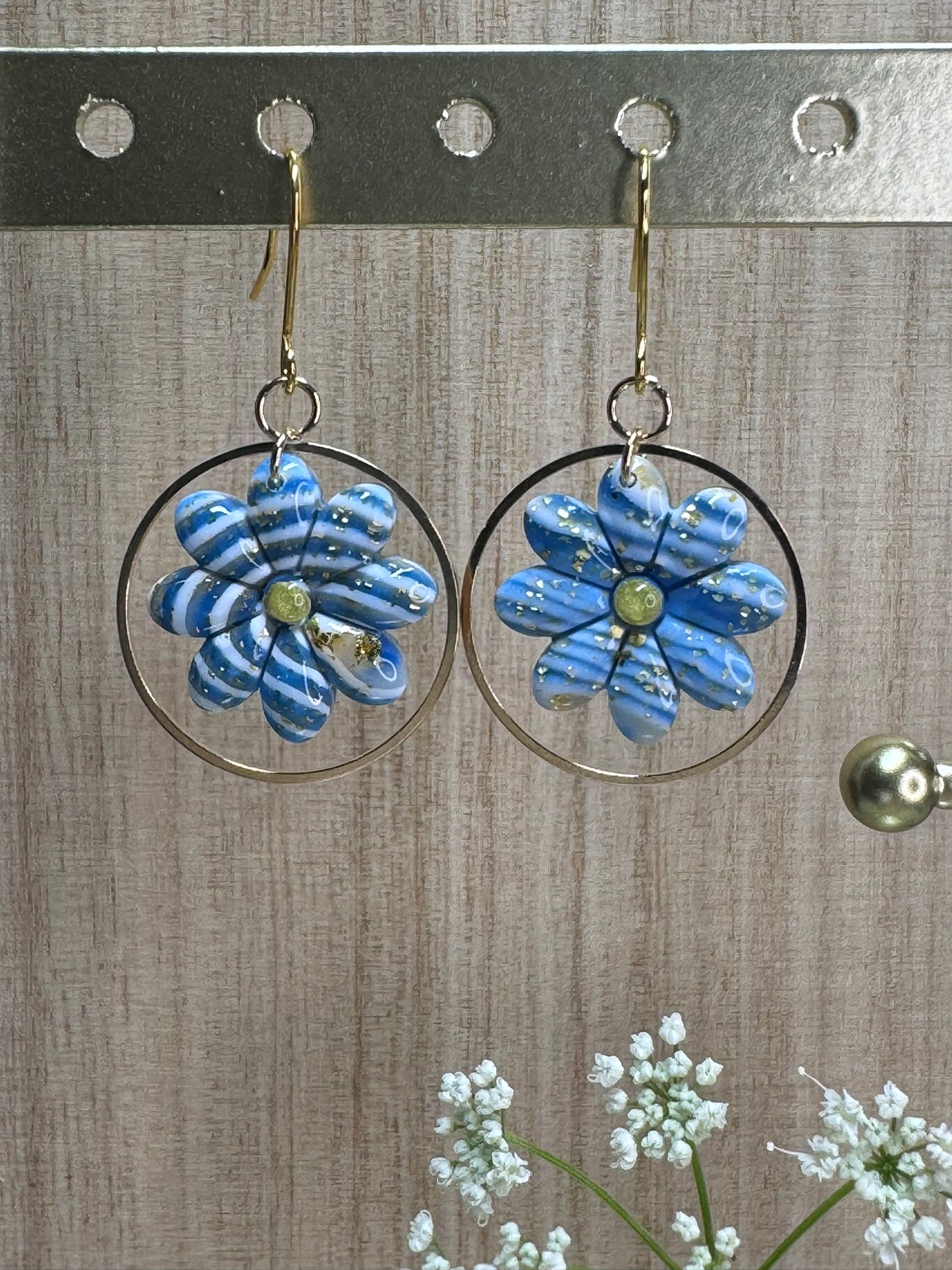 Bellis dangle