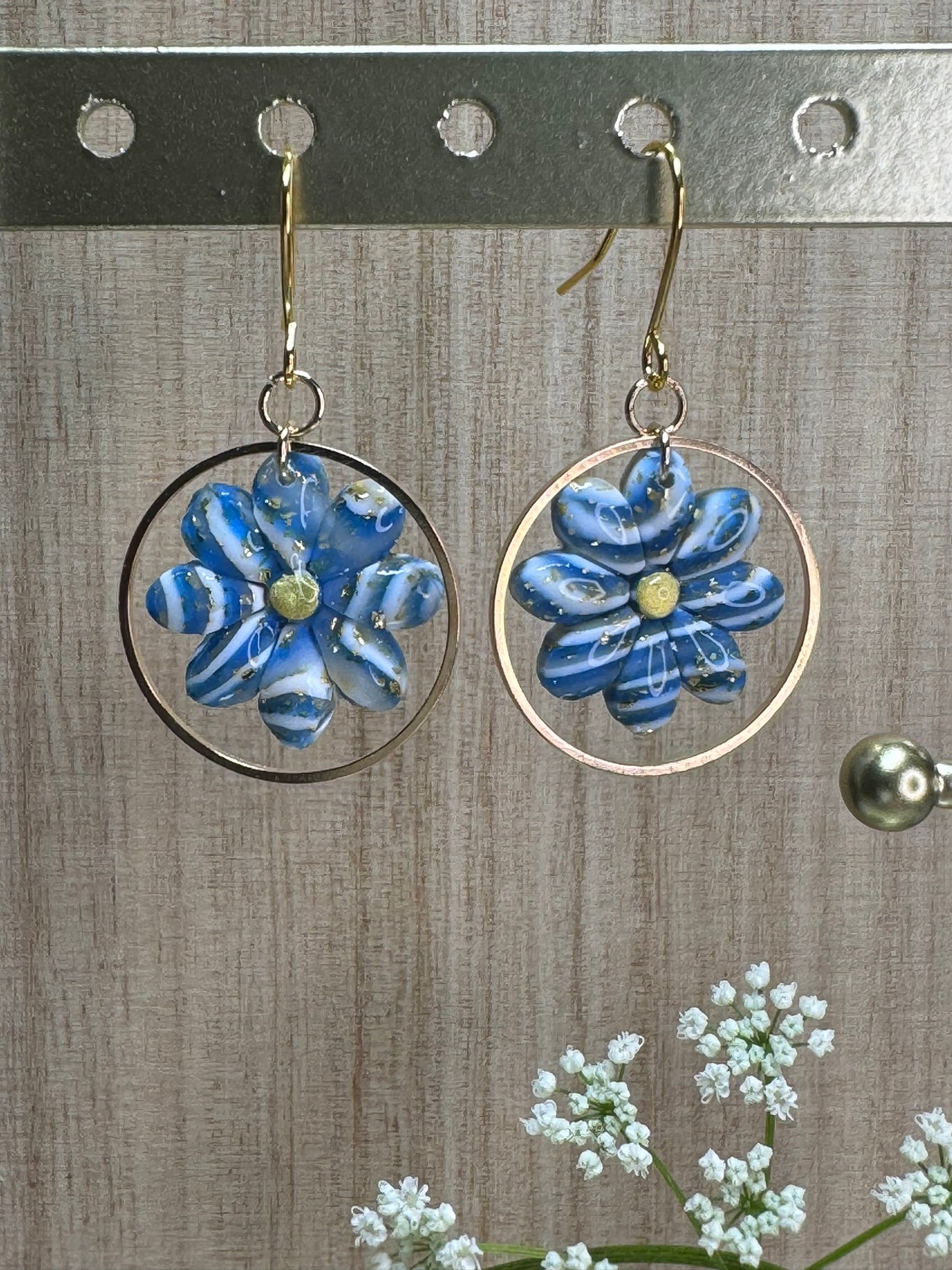 Bellis dangle