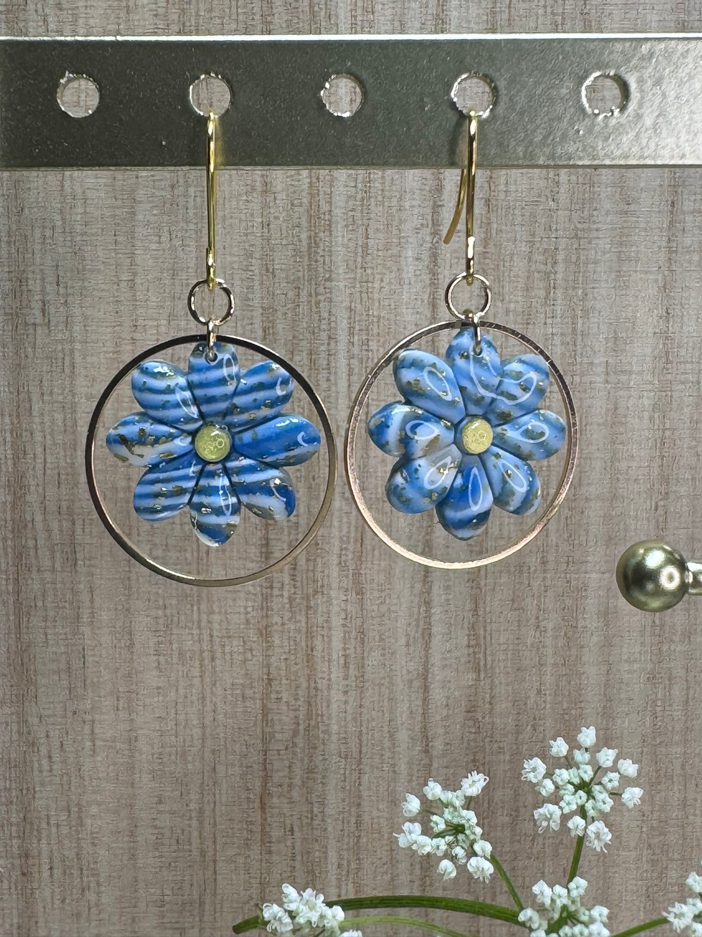 Bellis dangle
