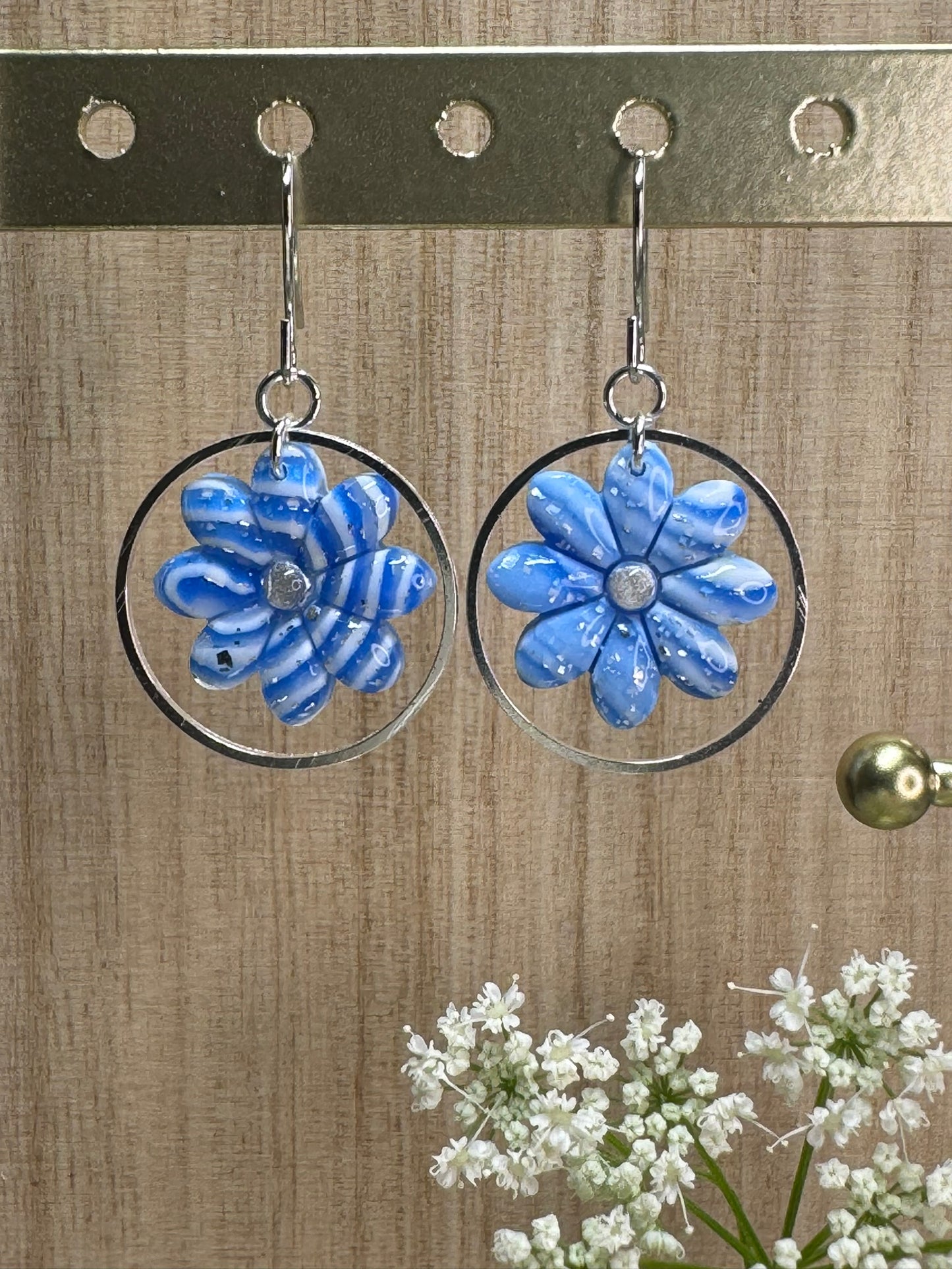 Bellis dangle