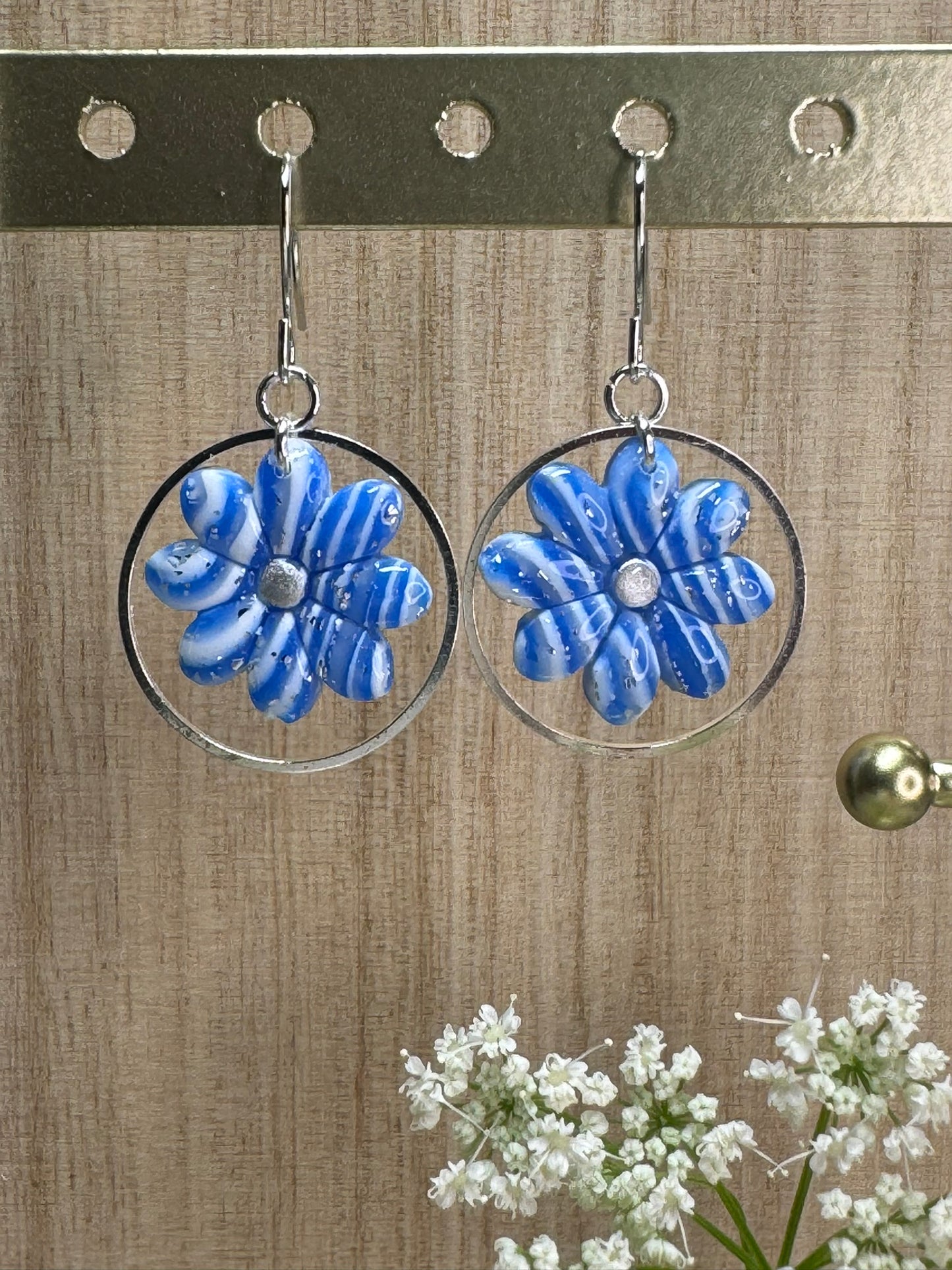 Bellis dangle