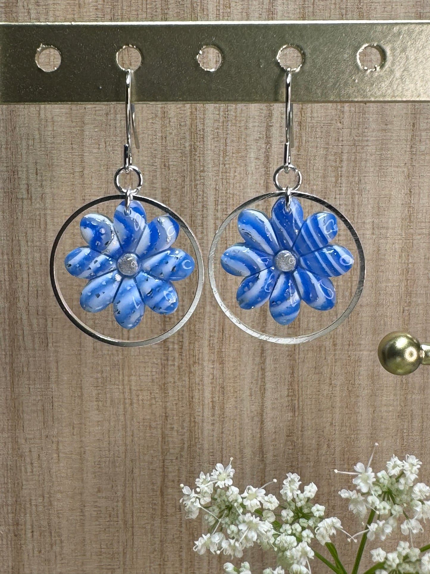 Bellis dangle
