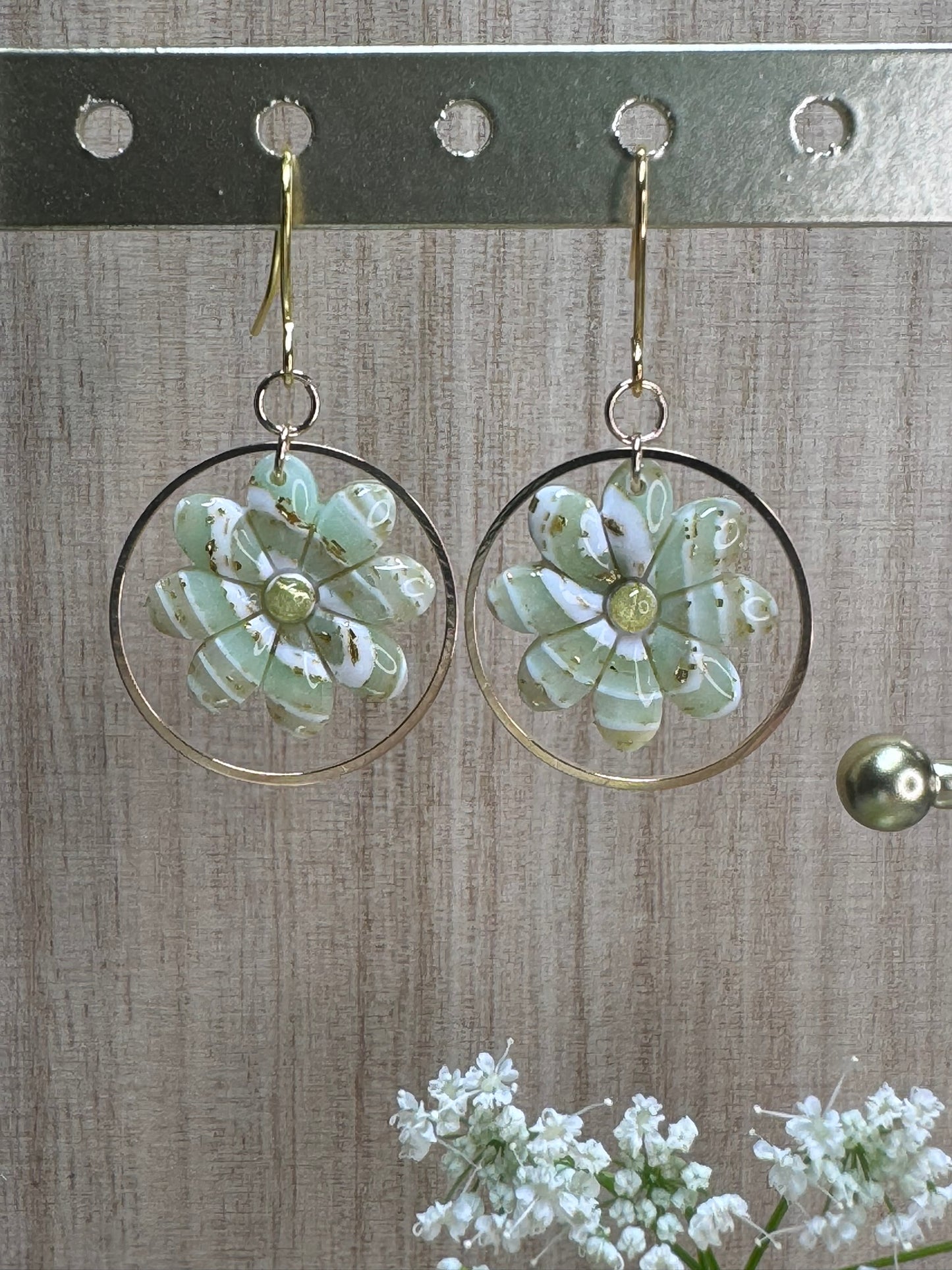 Bellis dangle