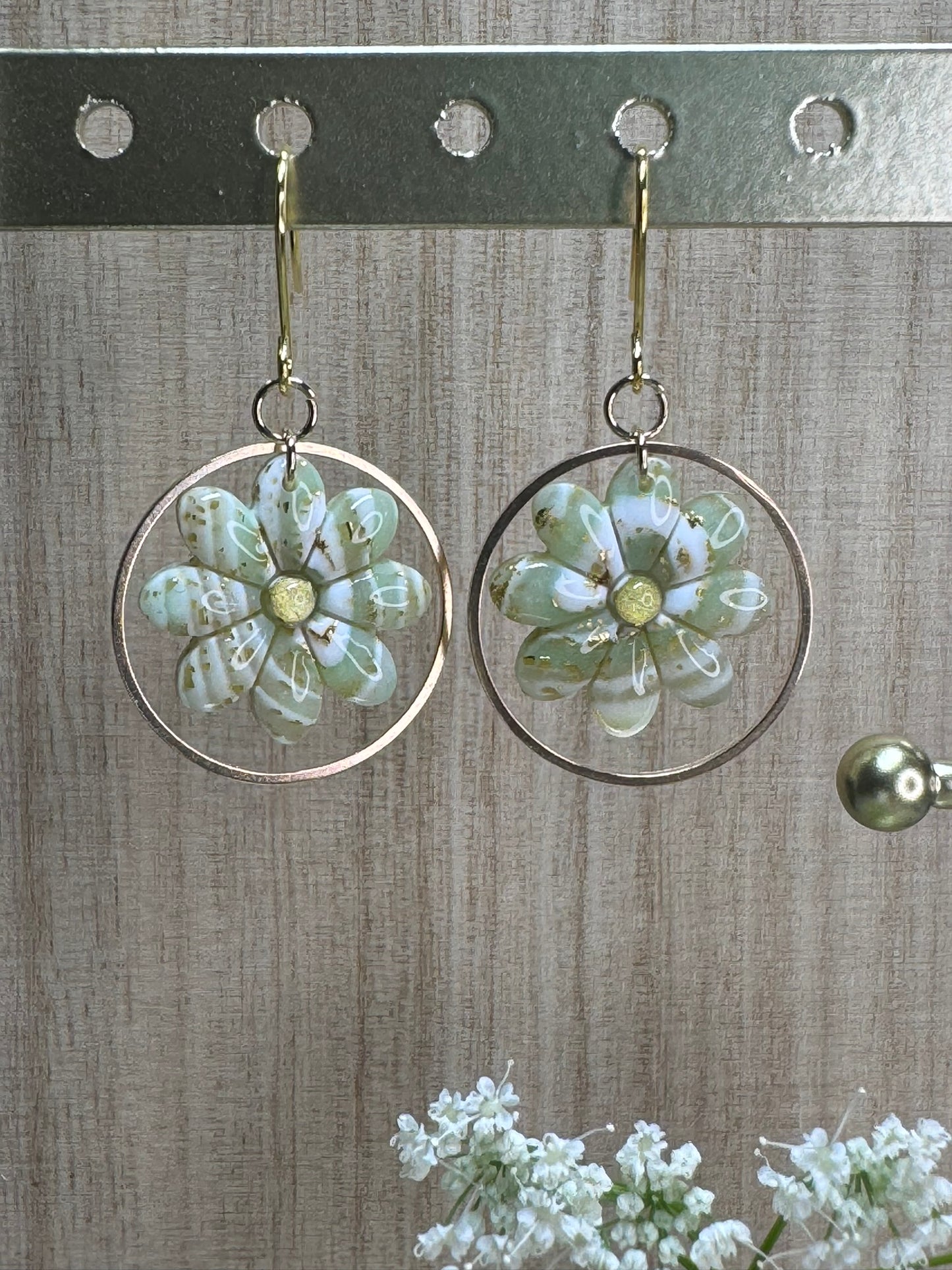 Bellis dangle