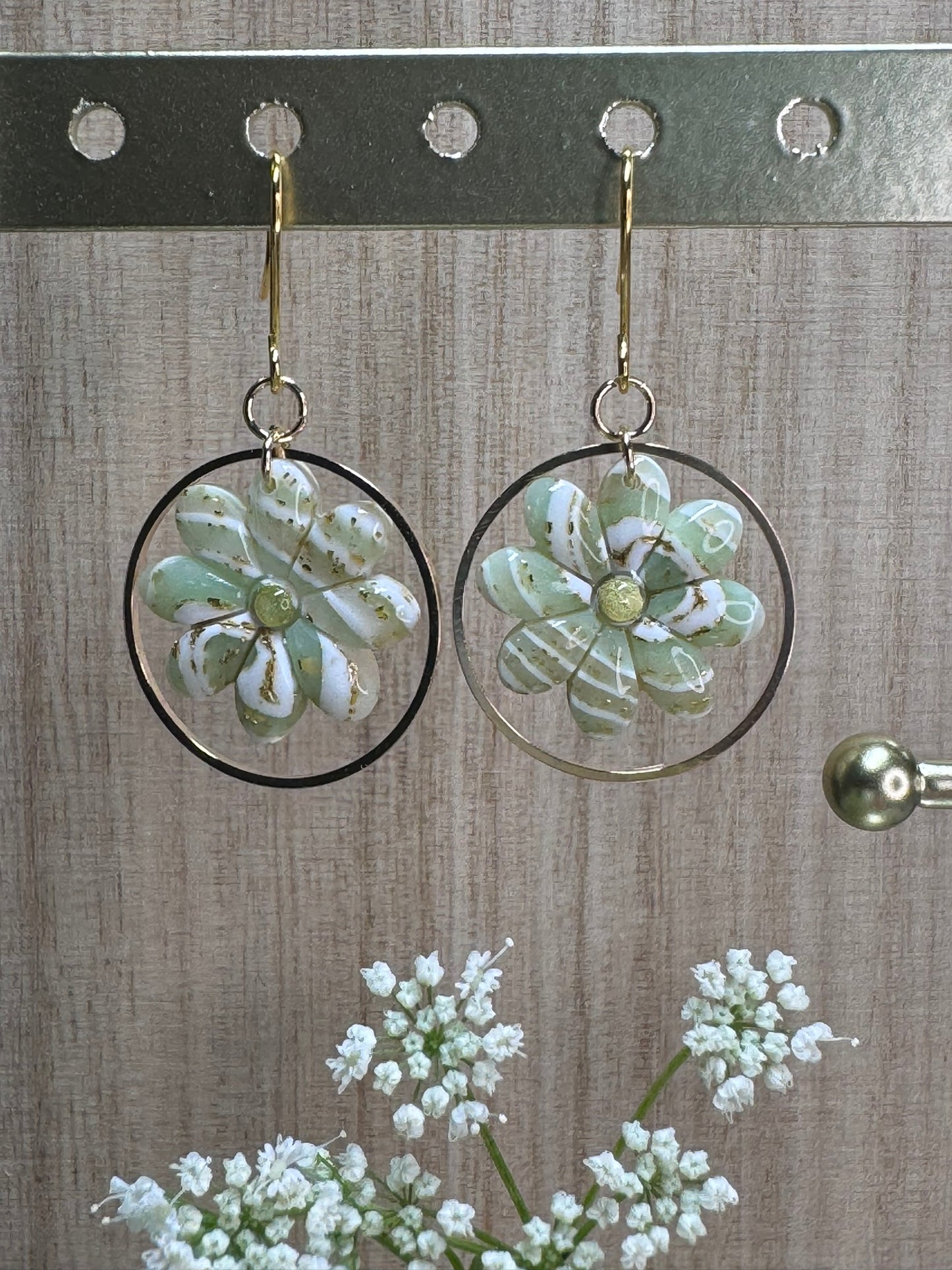 Bellis dangle