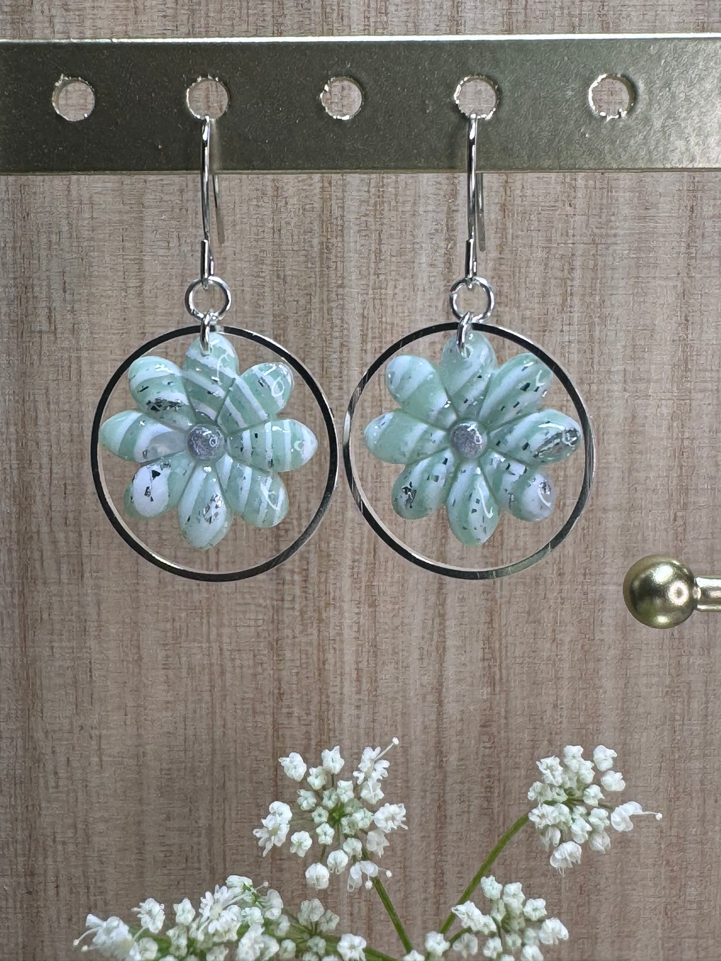 Bellis dangle