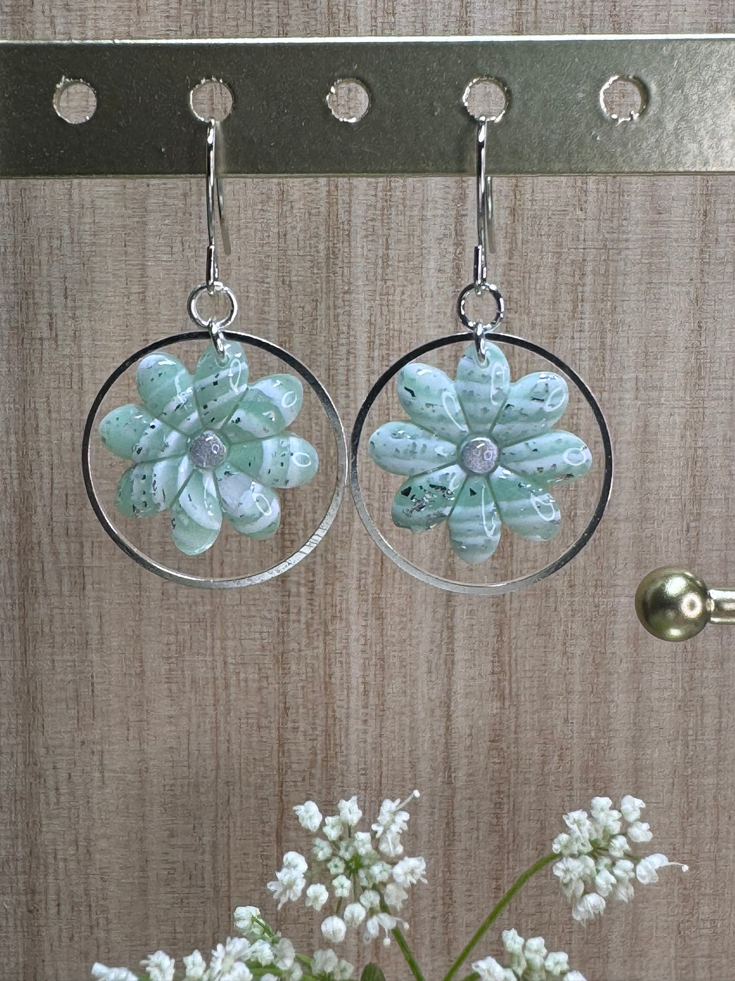 Bellis dangle