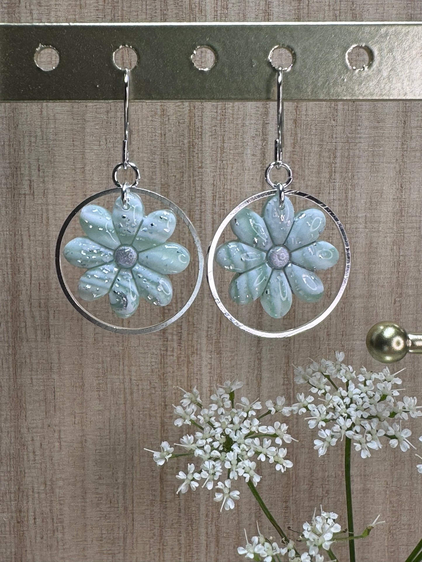 Bellis dangle