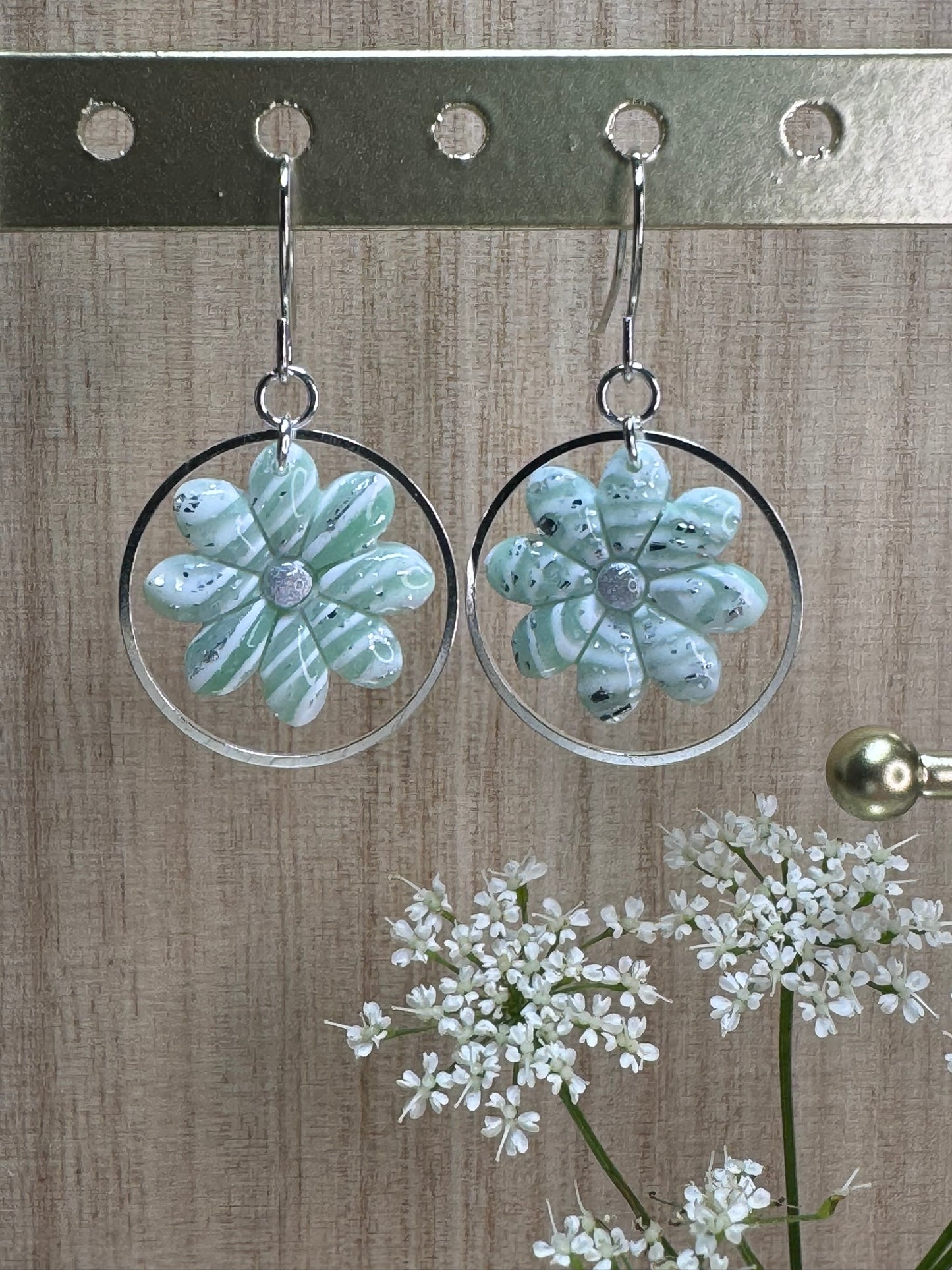 Bellis dangle