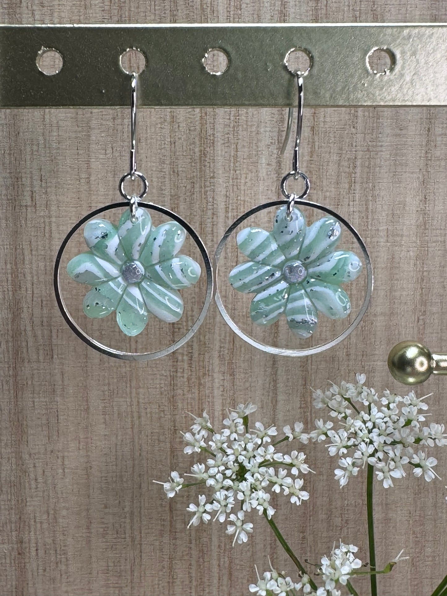 Bellis dangle