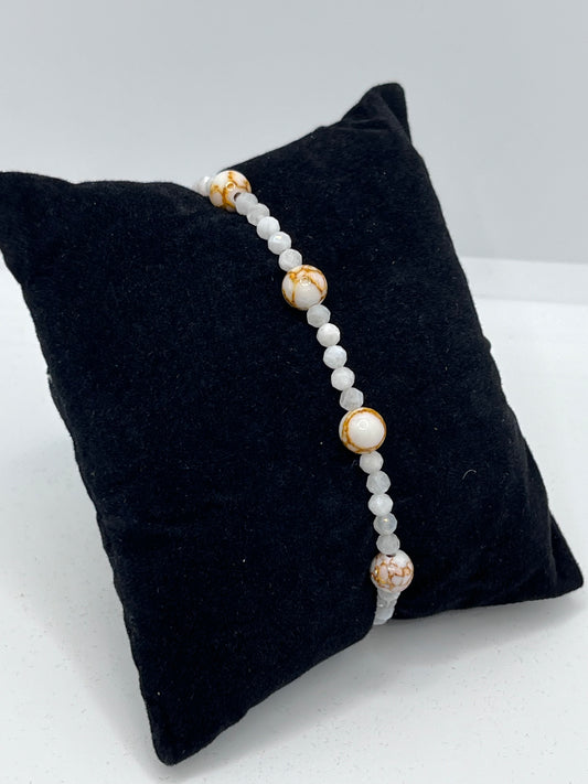 Howlite og Månesten armbånd