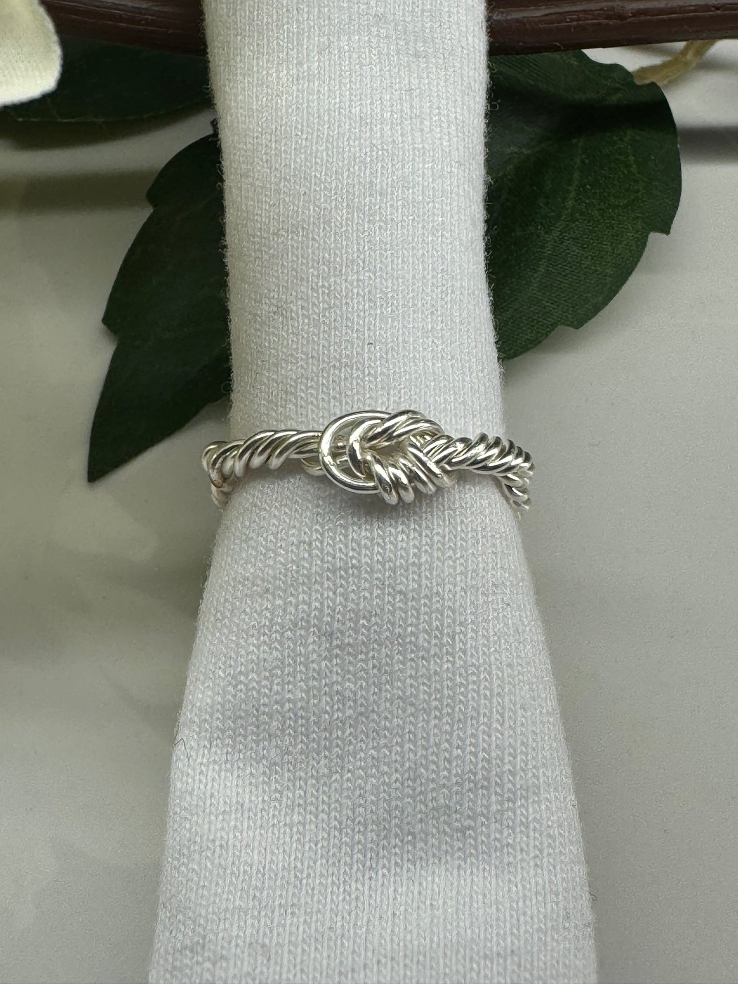 Twisted Knot ringe